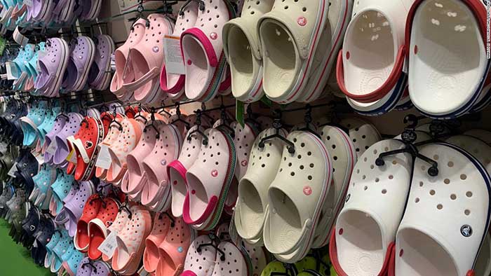 Crocs tuži 20 kompanija zbog navodnog kopiranja njihove popularne obuće