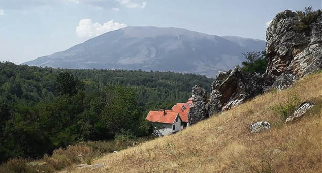 Čudesni krajolik KiM - selo Leštane, Gora