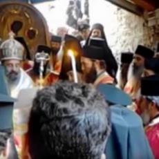 Čudo na Svetoj Gori: Nemi dečak PROGOVORIO pred ikonom Bogorodice! Sveštenici ZAPLAKALI od sreće (VIDEO)