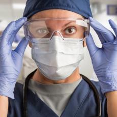 DA LI JE OVO ISTA ŽENA: Medicinska sestra pokazala kako je izgledala pre pandemije i zaprepastila svet (FOTO)