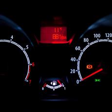 DA LI JE OVO MOGUĆE: Žena dobila paprenu kaznu jer je vozila 703 kilometara na sat?!