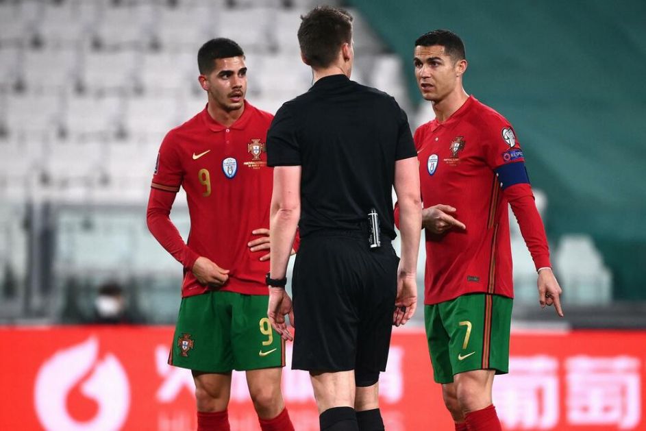 DA LI RONALDO MIRIŠE DOBRO KAO ŠTO IZGLEDA: Novinar šokirao pitanjem portugalskog fudbalera! Odgovor će se dugo prepričavati VIDEO