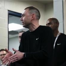 DA SE NAJEŽIŠ: Pogledajte NESTVARNO emotivan govor trenera Denvera posle velike pobede (VIDEO)