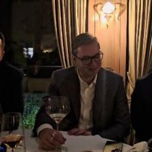 DAJTE VINA, HOĆU LOM Vučić zapevao u kafani: Neka živi prijateljstvo između Crne Gore, Severne Makedonije i Srbije (VIDEO)