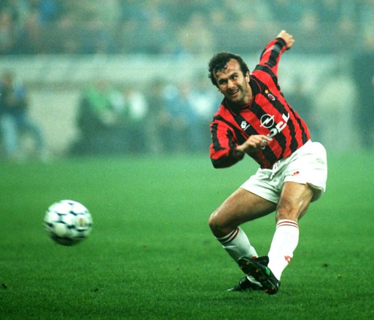 DAN KADA JE GENIJE SRUŠIO KROJFOV TIM SNOVA: Milan je RAZBIO Barsu, a čuveni Dejo postigao jedan od najlepših golova u LŠ (VIDEO)
