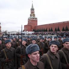 DAN OKTOBARSKE REVOLUCIJE U MOSKVI! Pre 78 godina održana čuvena VOJNA PARADA! (FOTO/VIDEO)