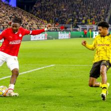 DE JONG TRAGIČAR: Dortmund SRUŠIO PSV!
