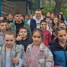 DECA SA KOSMETA SUTRA KOD PREDSEDNIKA VUČIĆA: Mališani danas stigli u Beograd, sačekao ih Petković (FOTO)