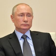 DECU SU PRIKIVALI EKSERIMA ZA OGRADU Putin na GODIŠNJICU USTANKA pomenuo i krivce za raspad Jugoslavije 