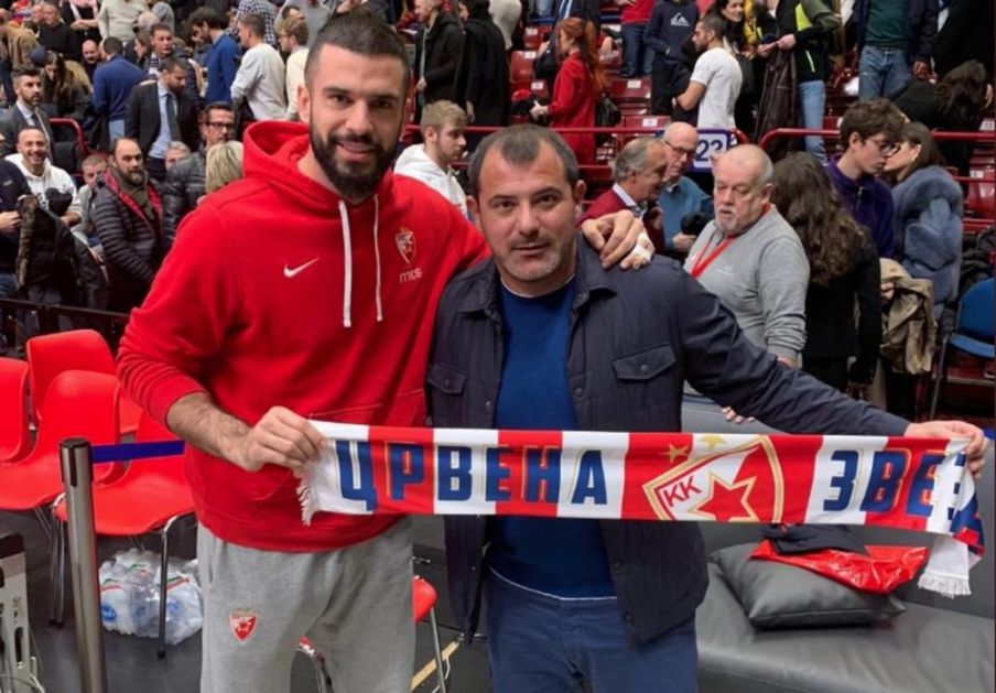 DEJAN STANKOVIĆ BODRIO ZVEZDU U MILANU: Legendarni fudbaler podržao crveno-bele u trijumfu nad Armanijem