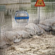 DELOVI SRBIJE POD VODOM: Vanredna situacija proglašena u dve opštine - poplave napravile veliku štetu