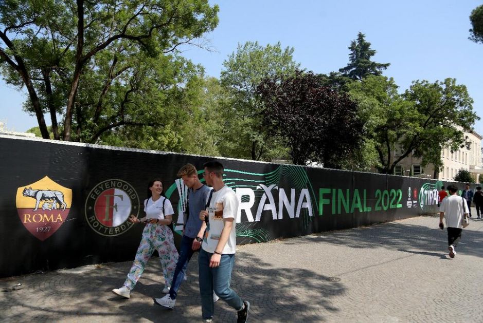 DEPORTACIJA! ONI NEĆE GLEDATI FINALE U TIRANI: Albanska policija deportovala 80 italijanskih navijača