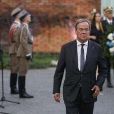DESNIČAR LAŠET PRETI RUSIJI ZBOG UKRAJINE: Tek što se kandidovao za nemačkog kancelara počeo da vuče rizične poteze