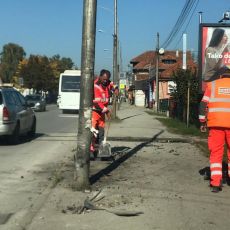 DETALJI NESREĆE U ČAČKU: Hitna pomoć pokušala da oživi taksistu koji je udario u semafor - policija na terenu (FOTO)