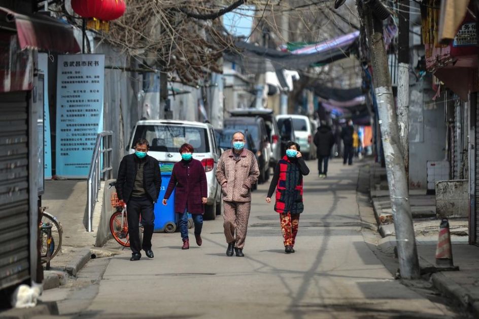 DISCIPLINA POBEĐUJU KORONU: Građani Pekinga posle višednevne izolacije prošetali ulicama, u Vuhanu stroga kontrola