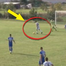 DNO DNA Umesto da postigne gol, napadač krenuo da IZNOSI LOPTU! Srpski fudbale, šta si dočekao (VIDEO)