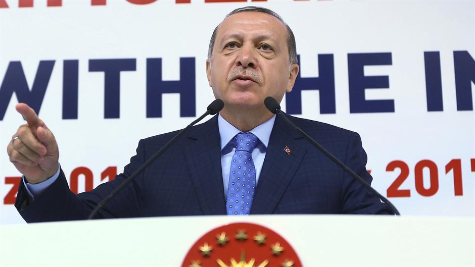 DO POSLEDNJEG STIHA: Erdogan traži zabranu pesme