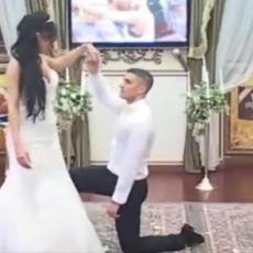 DOČEKAO JE NA KOLENIMA! Ovako je izgledao svadbeni ples Davida i Aleksandre! (VIDEO) 
