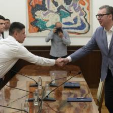DOLAZI VREME ZA ODGOVORNOST Vučić nakon sastanka sa studentima koji hoće da uče: Država će pružiti veću podršku privatnim fakultetima (VIDEO)