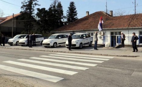 DONACIJA OPŠTINE VOŽDOVAC: Policijska stanica Beli potok dobila četiri nova vozila