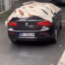 DOSETIO SE I NASMEJAO INTERNET! Jedan Beograđanin smislio je veoma originalan način kako da zaštiti svoje vozilo od grada (VIDEO)