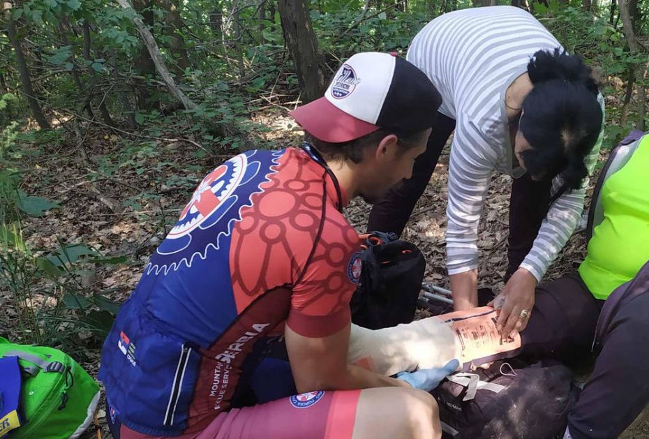 DRAMA NA FRUŠKOJ GORI: Planinarka povredila nogu pa intervenisali spasioci Gorske službe