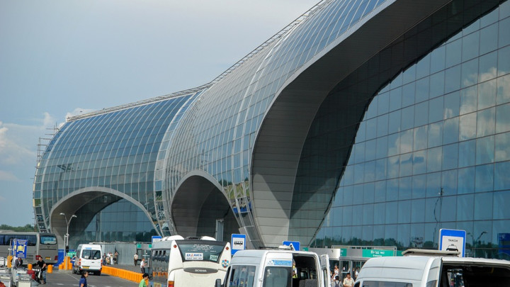 DRAMA NA MOSKOVSKOM AERODROMU: Putnici evakuisani iz aviona nakon DOJAVE O BOMBI