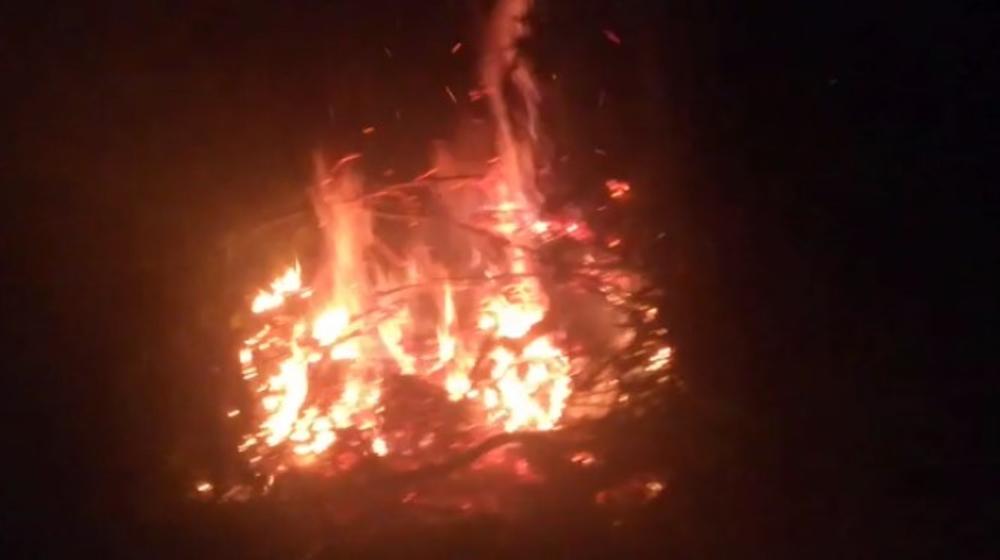 DRAMA NA POHORJU: Vatra bukti na nekoliko metara od hotela gde su smešteni fudbaleri Partizana! Trener Hajduka iz Splita prvi skočio da gasi požar (KURIR TV)