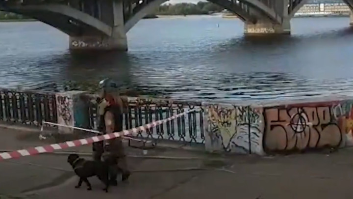 DRAMA U KIJEVU: Muškarac puca i preti da će razneti most (FOTO+VIDEO)