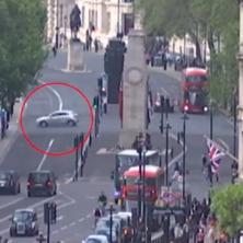 DRAMA U LONDONU: Automobil udario u rezidenciju britanskog premijera, policija uhapsila muškarca (FOTO/VIDEO)