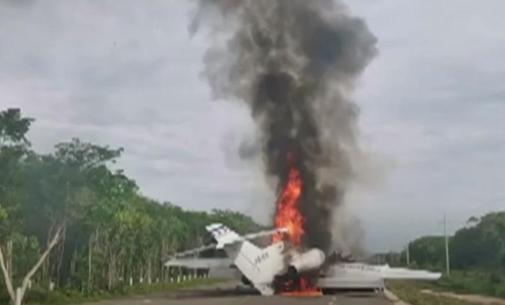 DRAMA U MEKSIKU: Avion sa drogom sleteo na put, a onda se zapalio! Gust crni dim kuljao iz letelice (VIDEO)