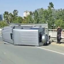 DRAMA U NOVOM SADU: Nasred mosta se prevrnuo automobil marke mercedes - EVO detalja (VIDEO)