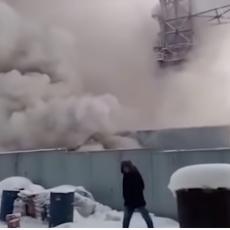 DRAMA U RUSIJI! Devet rudara zarobljeno u rudniku iz kojeg kulja vatra, spasioci ne mogu do njih (VIDEO)
