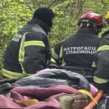 DRAMATIČNA SCENA KOD PIROTA! Vatrogasci - spasioci MUNJEVITOM brzinom spasili ženu i predali je Hitnoj pomoći (FOTO)