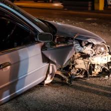 DRAMATIČNA SCENA U NOVOM PAZARU: Vozač izgubio kontrolu, automobil potpuno uništen (FOTO)