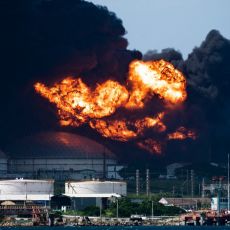 DRAMATIČNA SITUACIJA NA KUBI: Skladište nafte još uvek gori, povređeno blizu 80 ljudi, nestalo 17 vatrogasaca! (VIDEO)