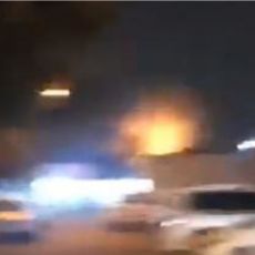 DRAMATIČNI SNIMCI RAKETNOG NAPADA U BAGDADU: Padaju bombe, ljudi beže, mitraljez C-RAM tuče sa američke ambasade (VIDEO)