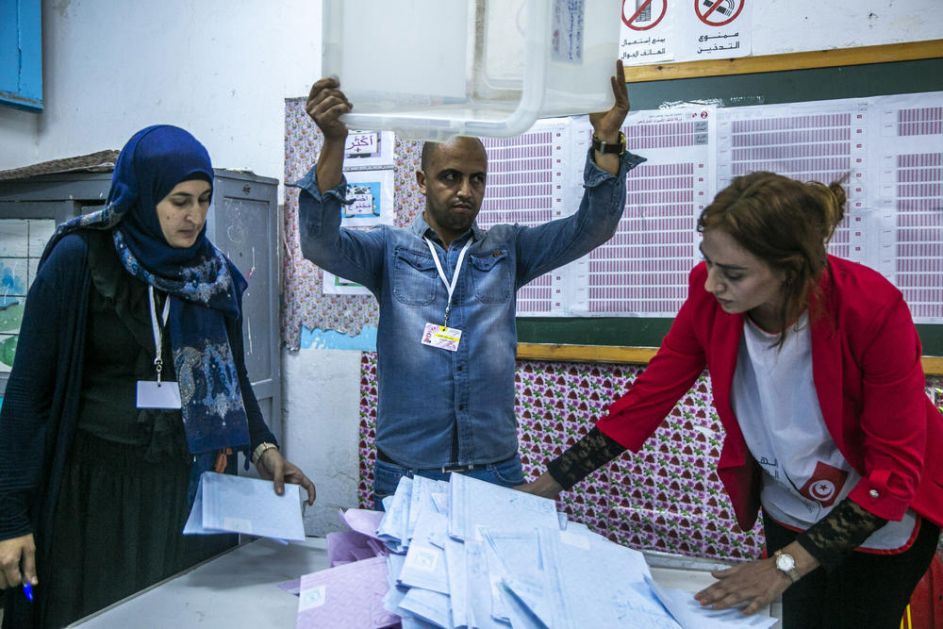 DRUGI KRUG PREDSEDNIČKIH IZBORA U TUNISU: Građani ponovo izlaze na birališta, pada konačna odluka! (VIDEO)