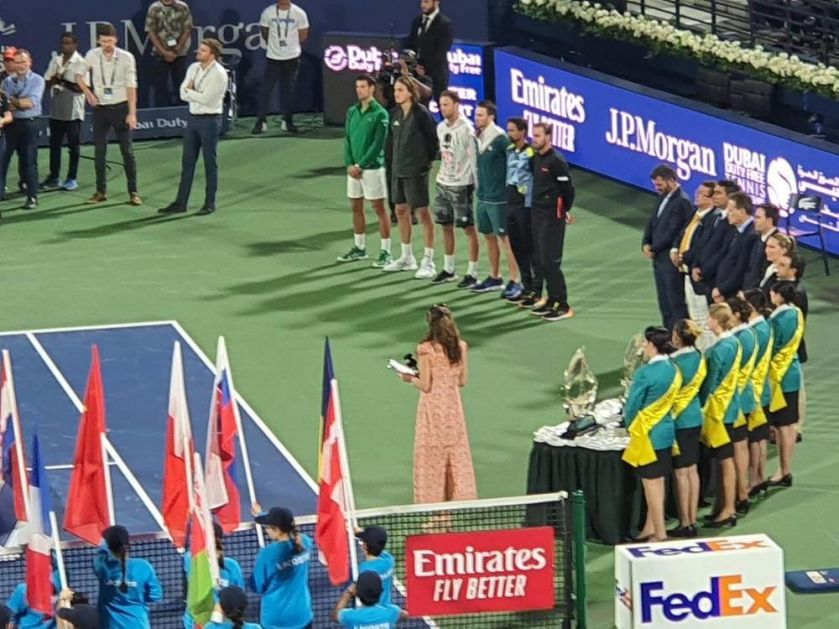 DUBAIJI SE POKLONIO ĐOKOVIĆU: Pogledajte trenutak kada Novak po peti put podiže trofej u Emiratima! KURIR TV