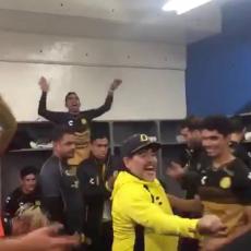 DVA MINUTA LUDILA: Maradona napravio šou u Meksiku, navijači u delirijumu zbog OVOG poteza (VIDEO)