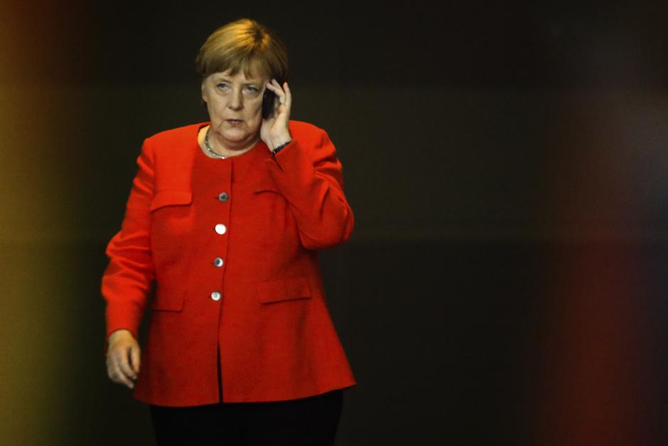  DW: Moguć pad Angele Merkel