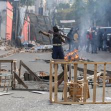 DŽIMI ROŠTILJ JEZIVOM PORUKOM ZAPRETIO POLITIČARIMA: Znaću da li su vam deca i žene na Haitiju