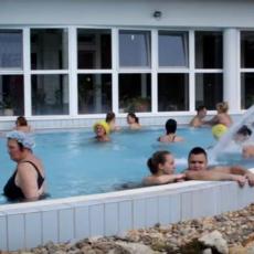 Da li biste se kupali zimi na otvorenom bazenu? Zvuči ludo, ali naše komšije rade upravo to (VIDEO)