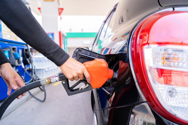 Da li će gorivo u Srbiji biti skuplje? Naftne kompanije priželjkuju rast cena, ali...