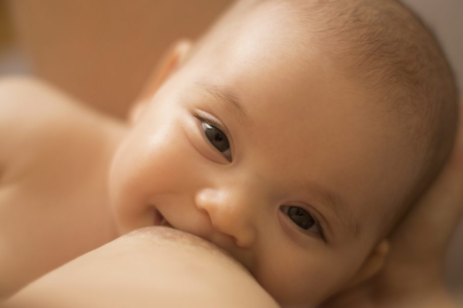 Da li dojilje treba da se vakcinišu protiv covid 19, i kako zaražena mama treba da doji bebu