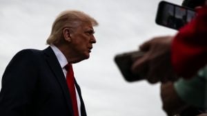 Da li je ovo način da stranci kupe pristup Donaldu Trampu i usput obiđu odaje Bele kuće?