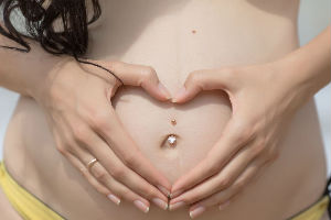 Da li je pirsing na pupku opasan u trudnoći?