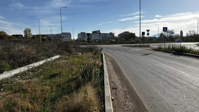 Da li je predizborna trka važnija od dozvola? – nadležni o tome zašto Bulevar Gorana Ostojića nema trotoar