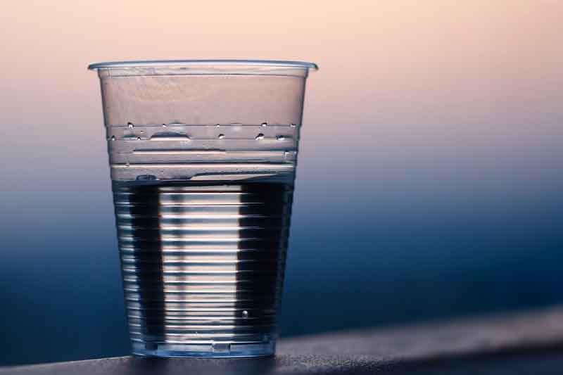Da li je zaista potrebno piti 8 čaša vode dnevno?
