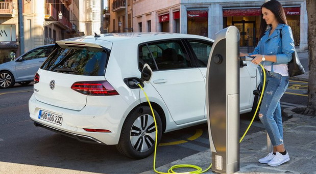 Da li se smanjuje kapacitet baterije dok je električni auto parkiran?